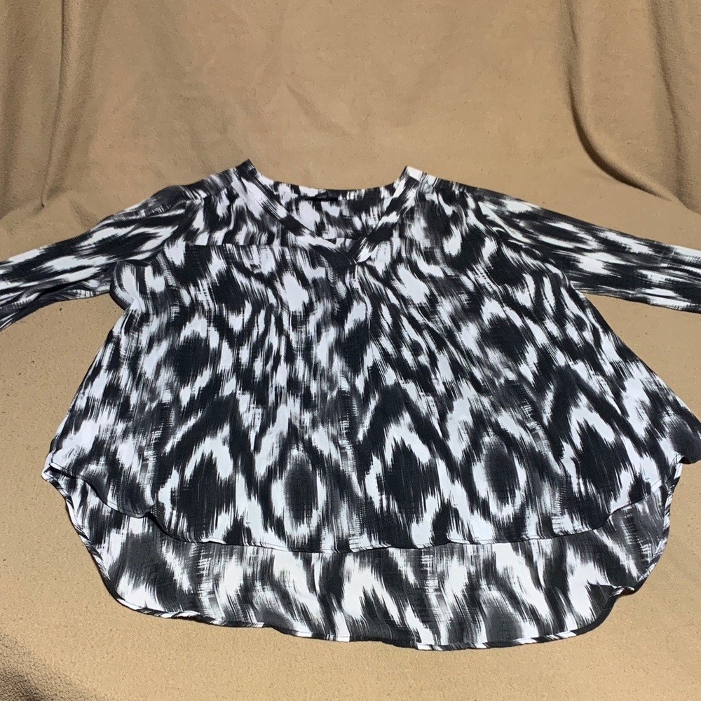 a.n.a Black & White Abstract Print Long Sleeve Blouse